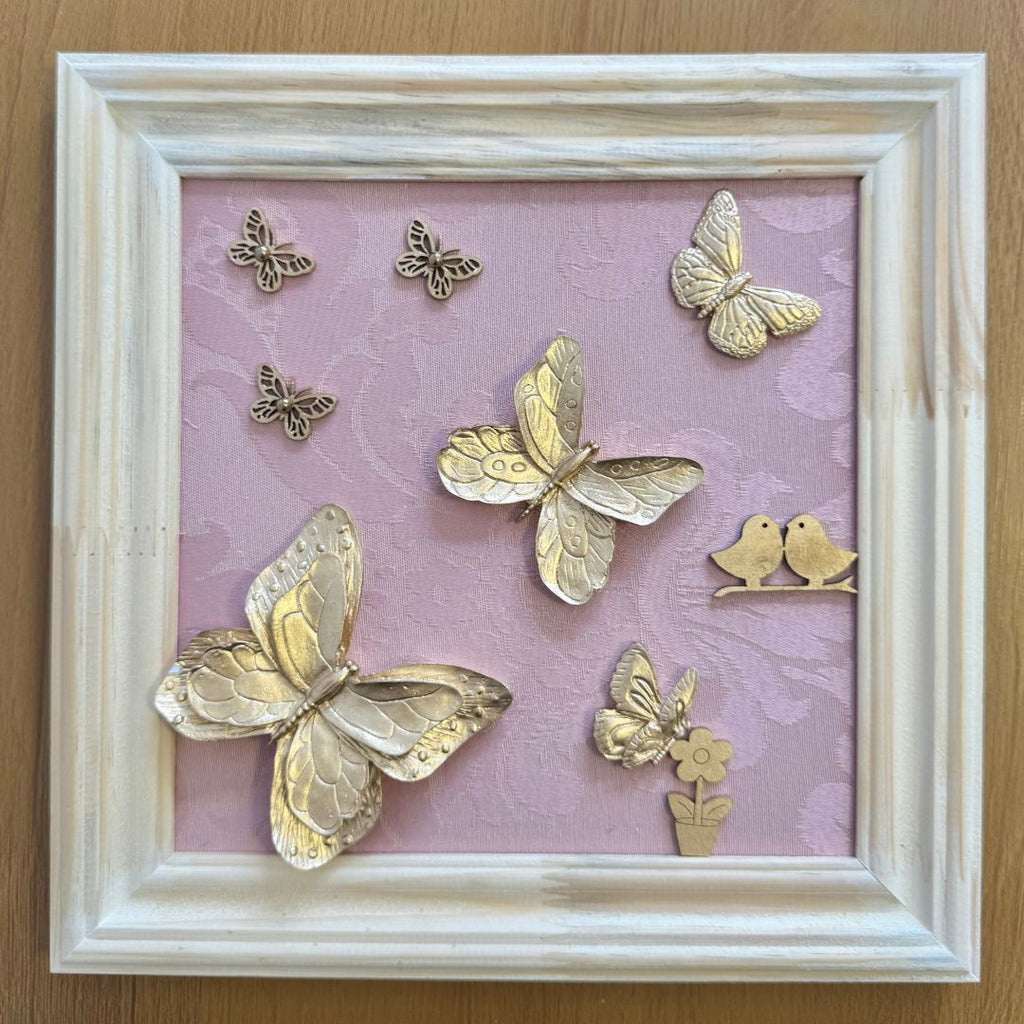Quadro Borboleta Dourada (Fundo Rosé)