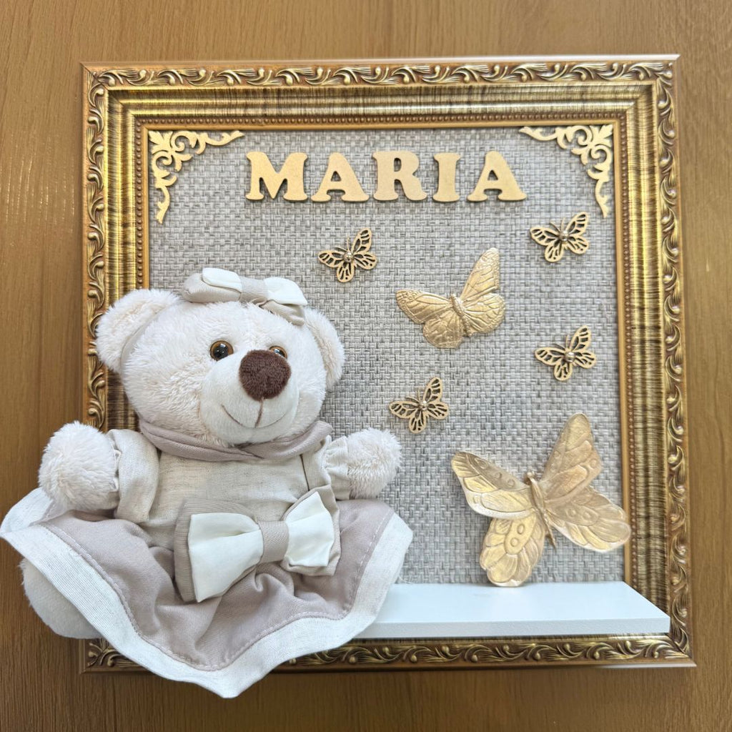 Quadro Maternidade Ursinha Zoe (Bege) - Borboleta Dourada (Fundo Bege)