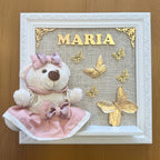 Quadro Maternidade Ursinha Zoe - Borboleta Dourada (Fundo Bege)