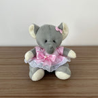 Pelúcia Safari (Trio - Vestido Rosa)