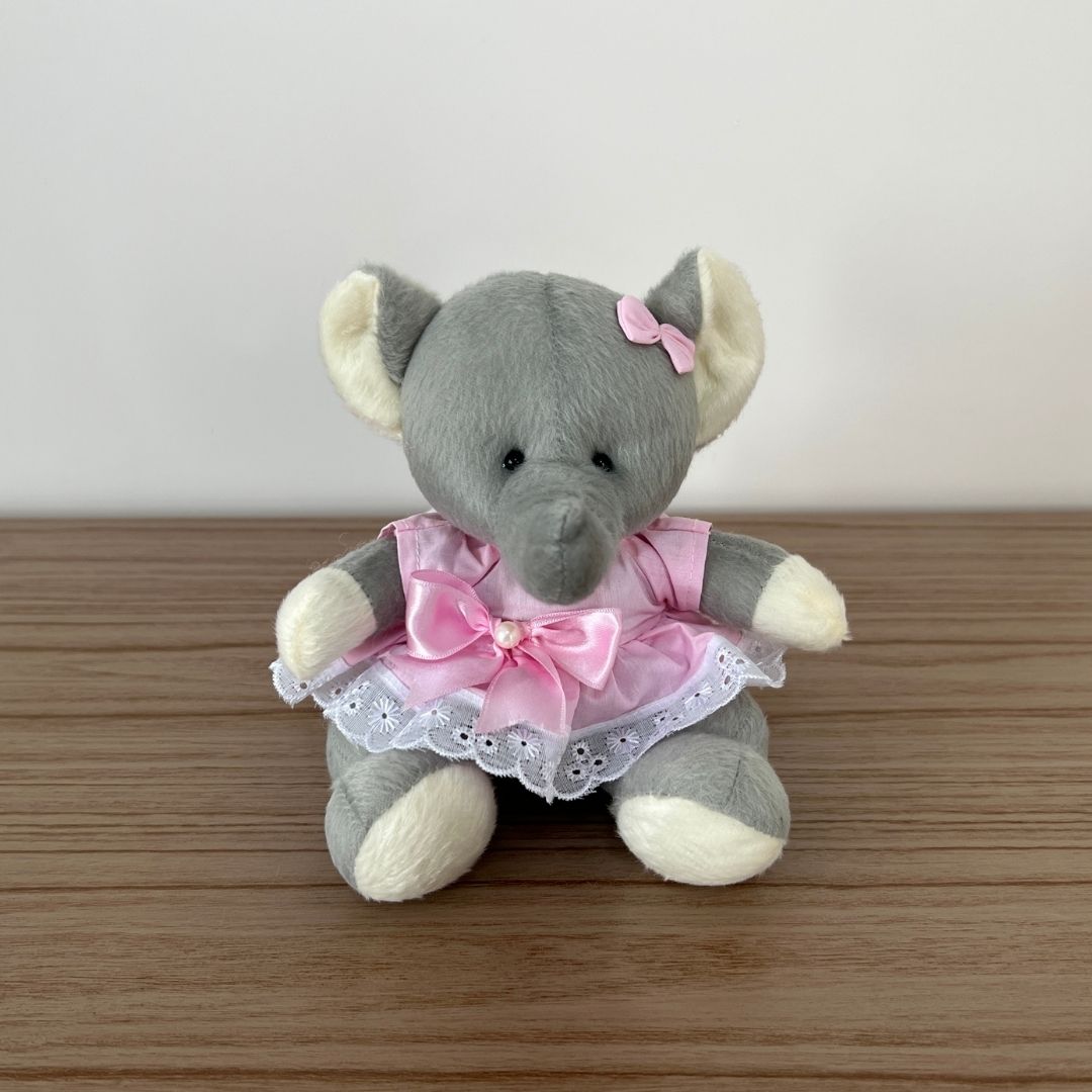 Pelúcia Safari (Trio - Vestido Rosa)