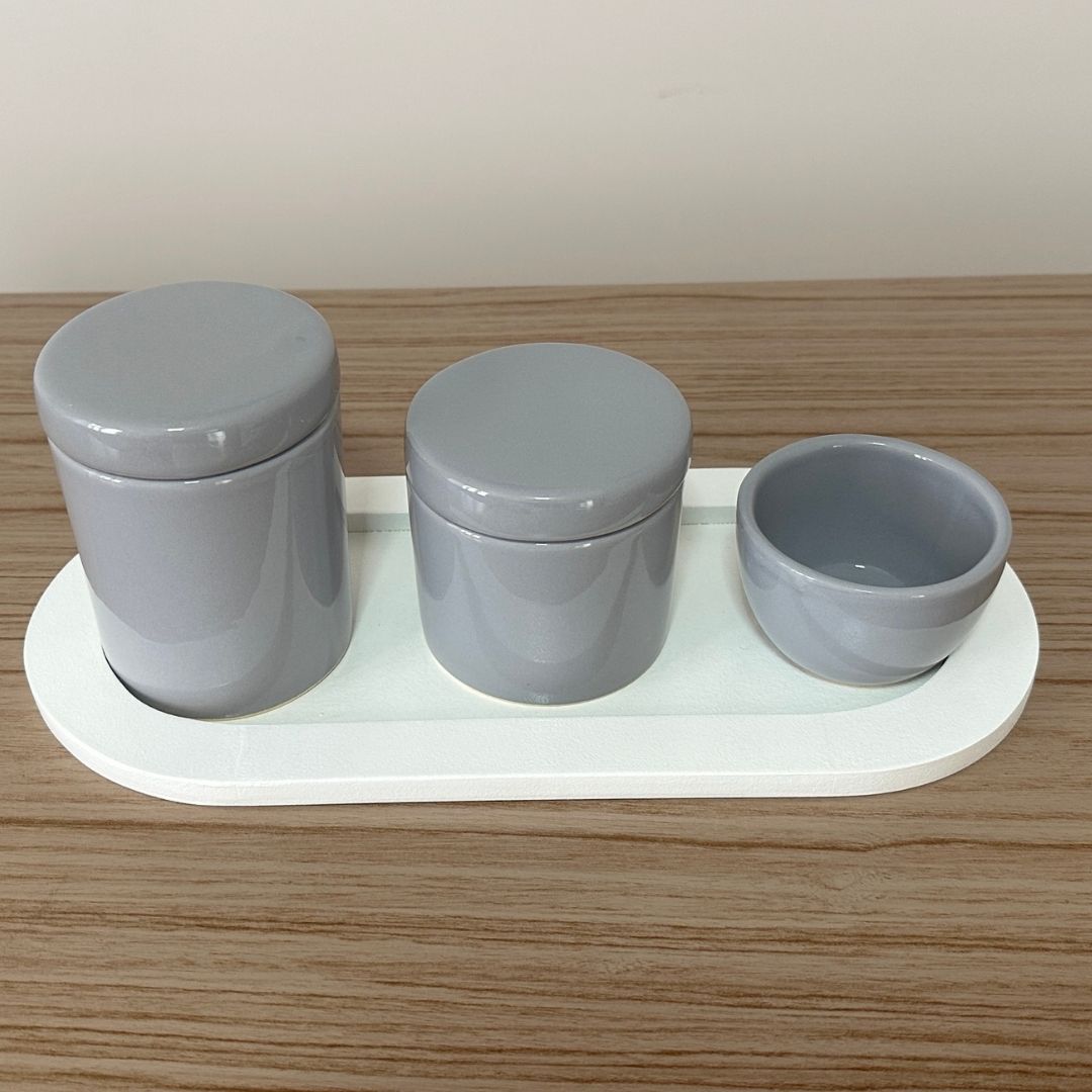 Kit Higiene Porcelana (3 Peças - Cinza) + Bandeja MDF