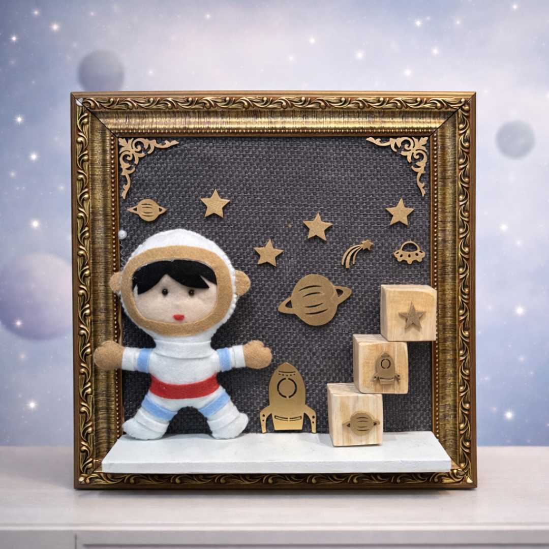 Quadro Maternidade Astronauta (Fundo Cinza)