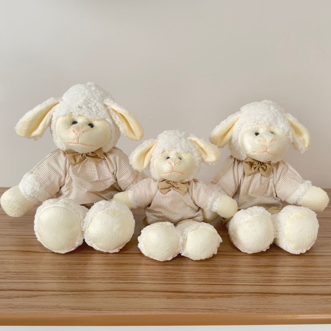 Ovelha de Pelúcia Perna Longa (Trio - Roupa Bege)