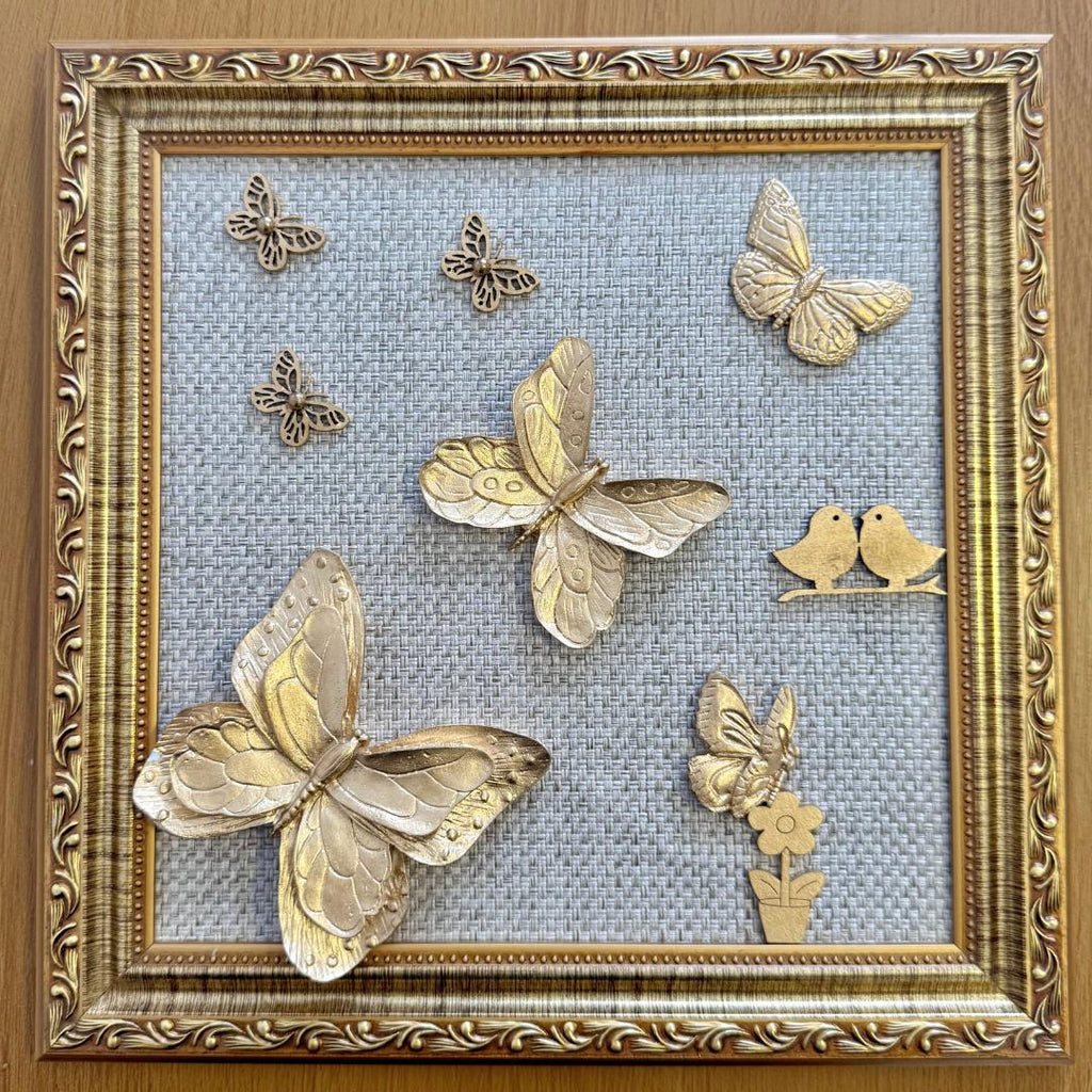 Quadro Borboleta Dourada (Fundo Bege)