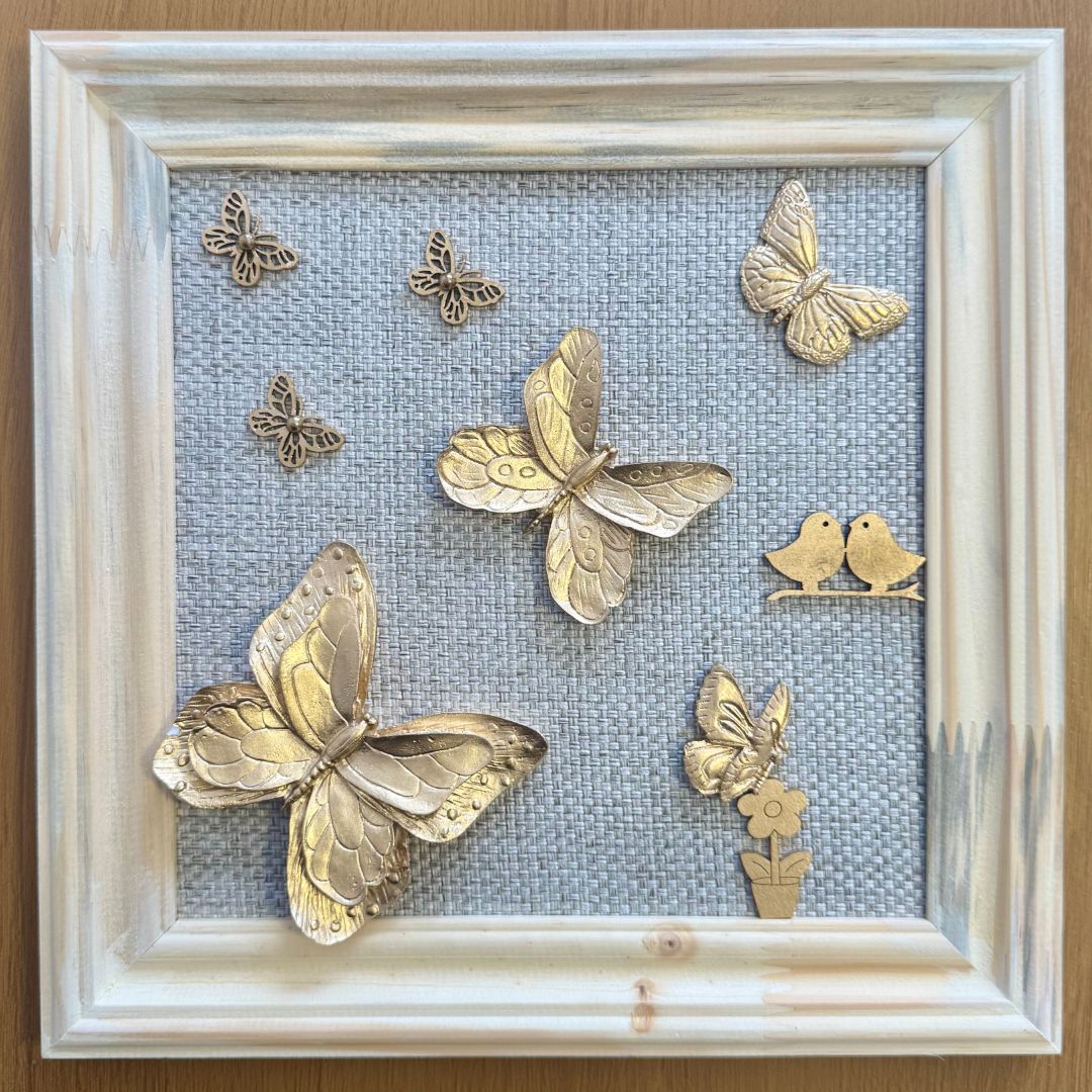 Quadro Borboleta Dourada (Fundo Bege)