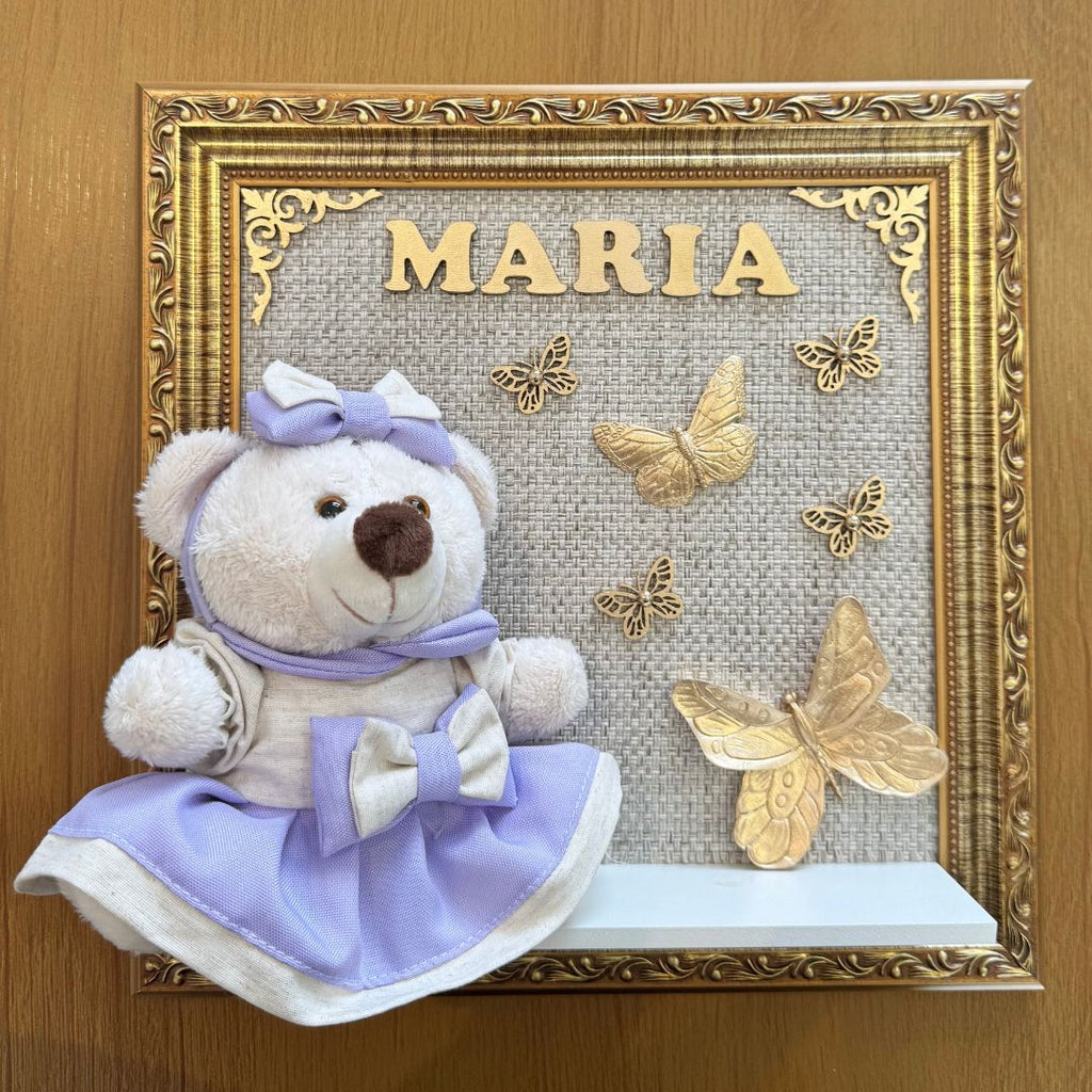 Quadro Maternidade Ursinha Zoe Lilás - Borboleta Dourada (Fundo Bege)
