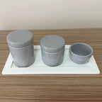 Kit Higiene Porcelana (3 Peças - Cinza) + Bandeja MDF