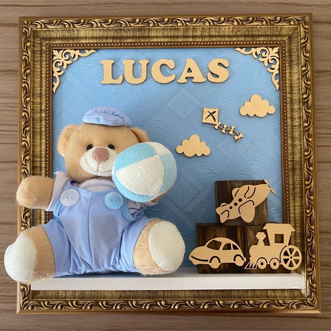 Quadro Maternidade Urso Brinquedo Azul Claro (Fundo Azul Claro)