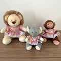 Pelúcia Safari (Trio - Vestido Rosé)