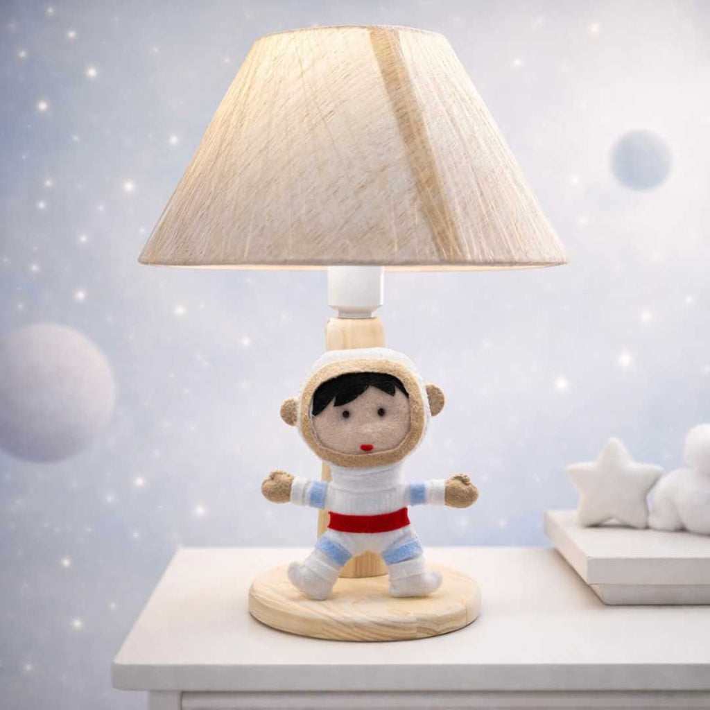Abajur De Madeira (Bege / Palha) + Astronauta