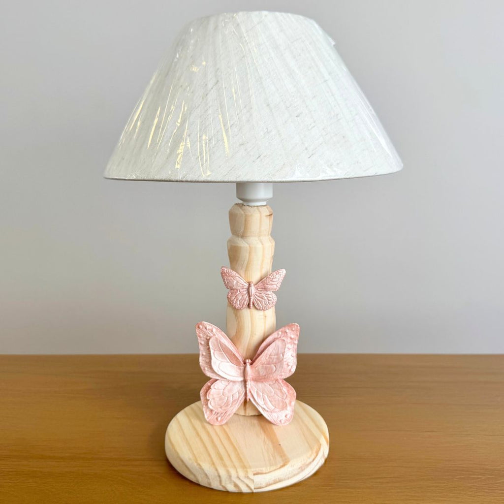 Abajur De Madeira (Bege) + Borboleta Em Resina (Rosa / Rosé)