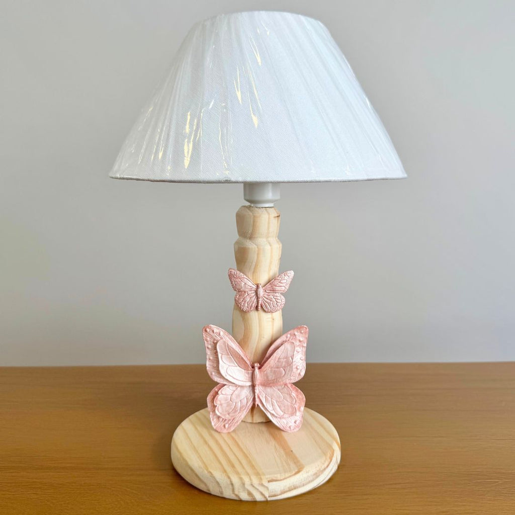Abajur De Madeira (Branco) + Borboleta Em Resina (Rosa / Rosé)