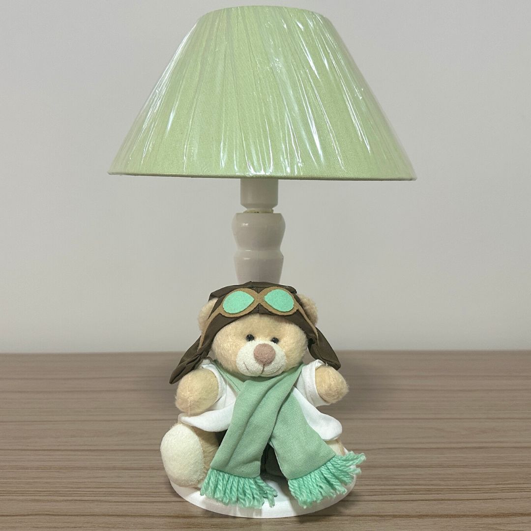 Abajur De Madeira (Verde) + Urso Aviador (Verde)