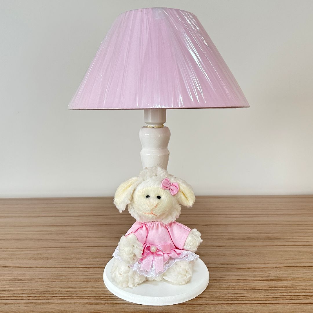 Abajur De Madeira (Rosa) + Ovelha De Pelúcia Com Vestido (Rosa)