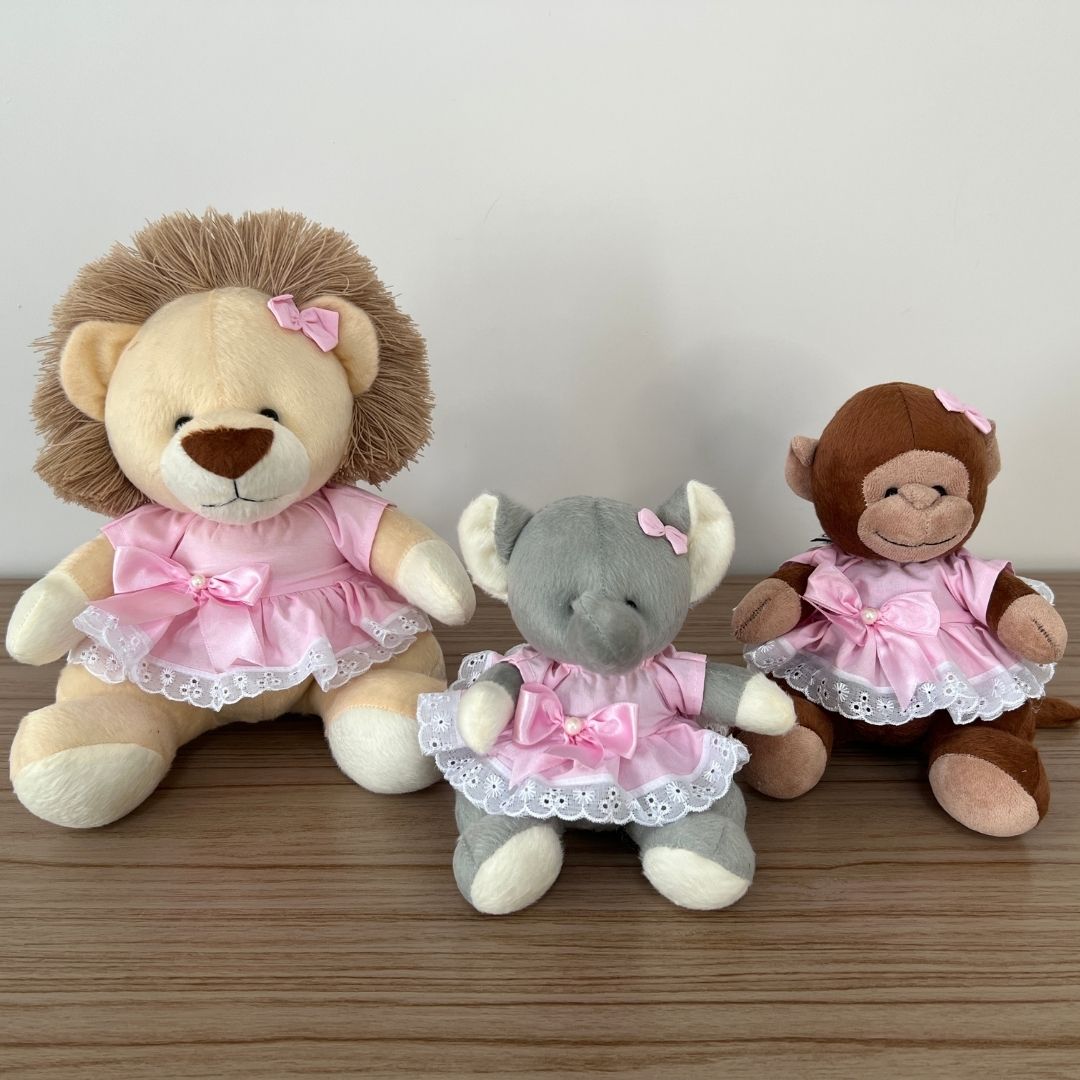 Pelúcia Safari (Trio - Vestido Rosa)