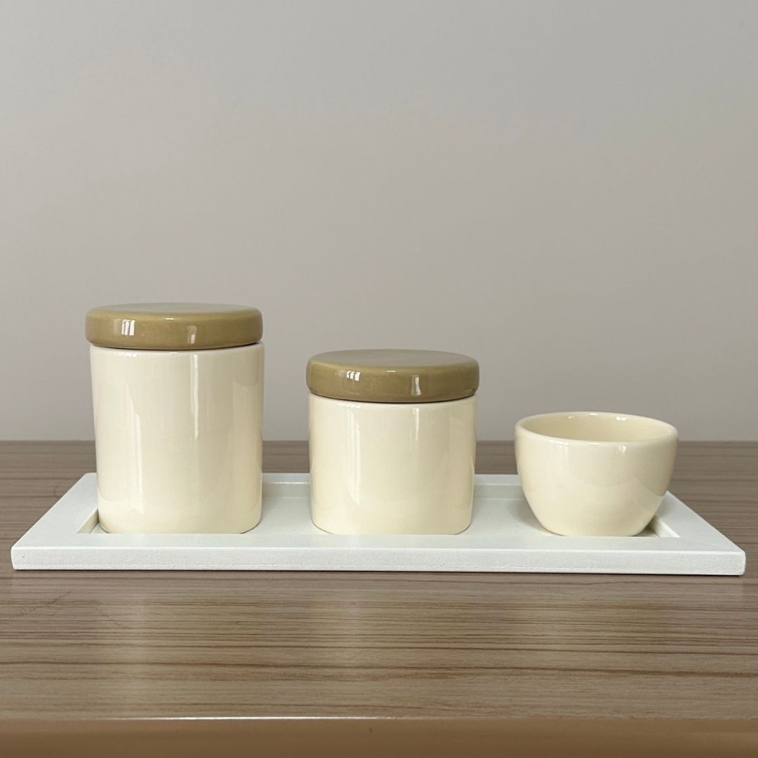 Kit Higiene Porcelana (3 Peças - Bege / Palha) + Bandeja MDF