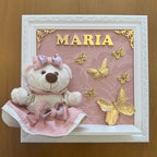 Quadro Maternidade Ursinha Zoe - Borboleta Dourada (Fundo Rosé)