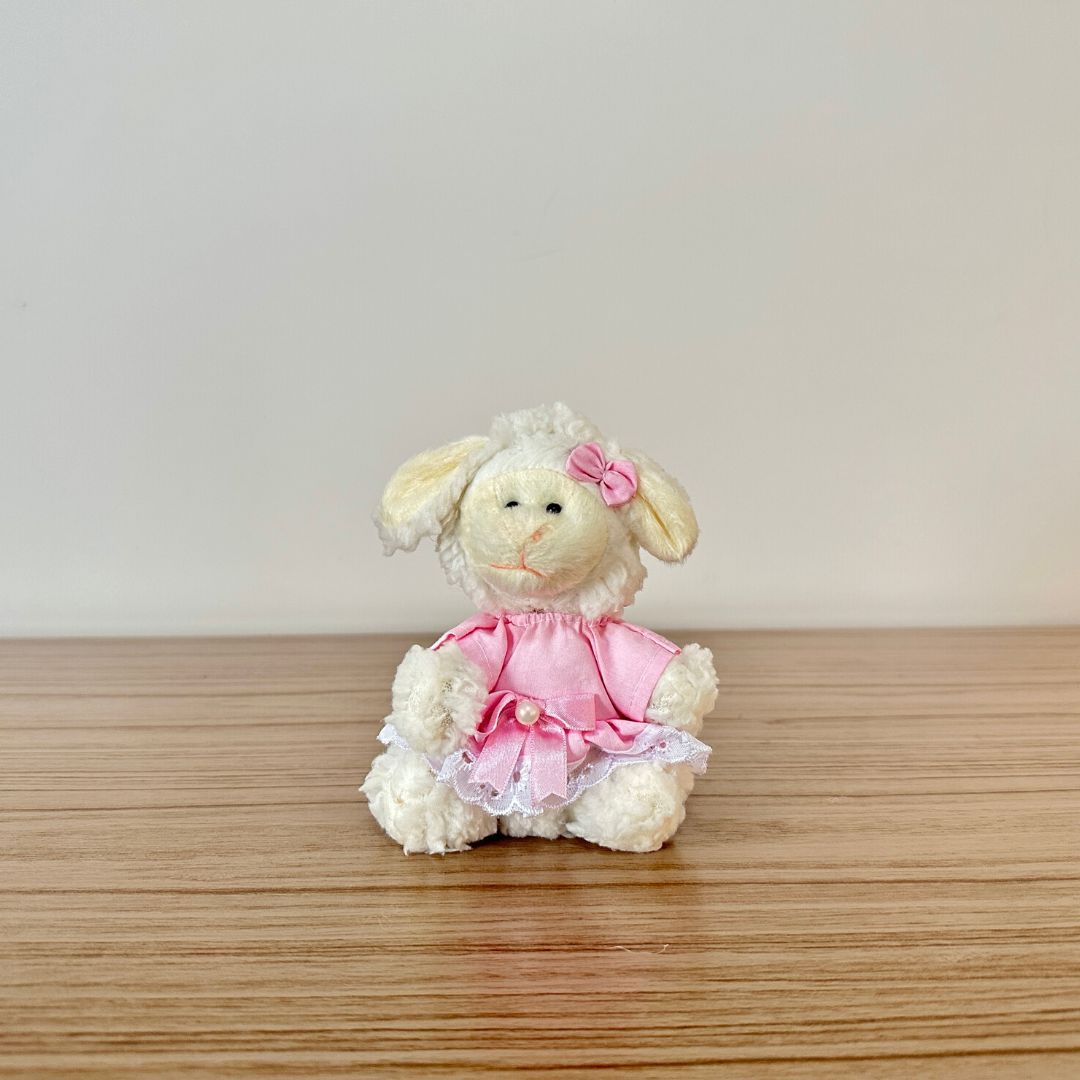 Ovelha de Pelúcia (Vestido Rosa) - 12cm