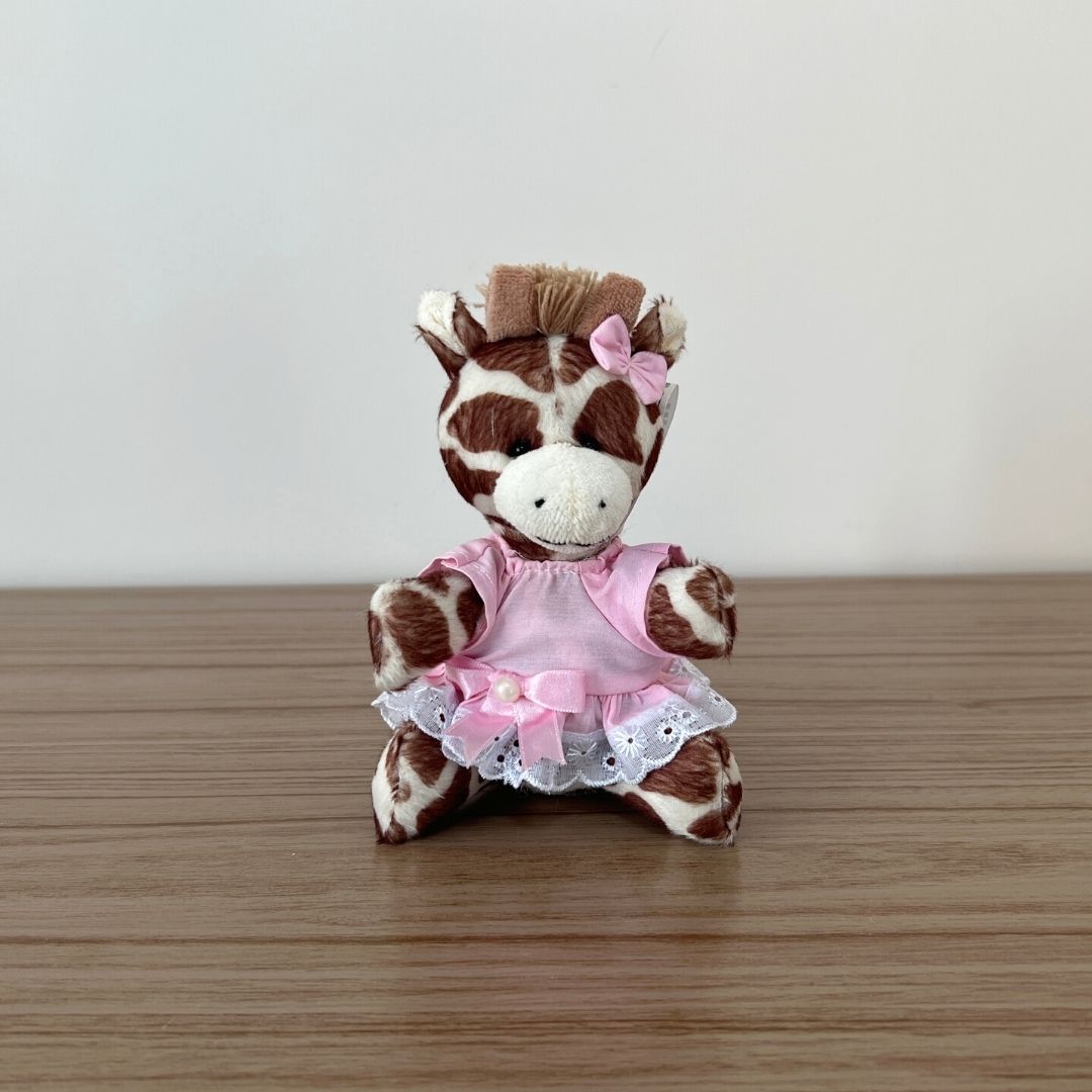 Girafa De Pelúcia 12cm (Vestido Rosa)