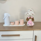 Kit Higiene Porcelana (3 Peças - Rosa) + Bandeja MDF + Garrafa Térmica