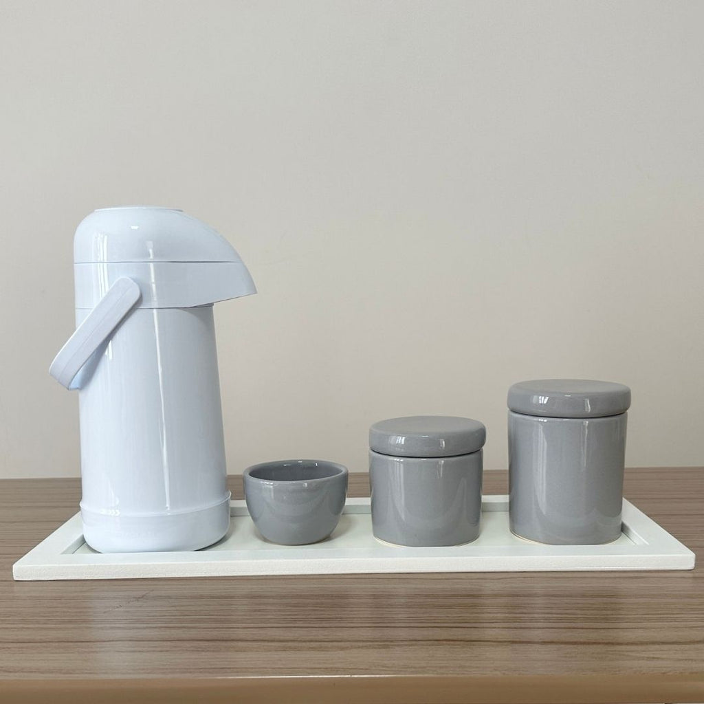 Kit Higiene Porcelana (3 Peças - Cinza) + Bandeja MDF + Garrafa Térmica