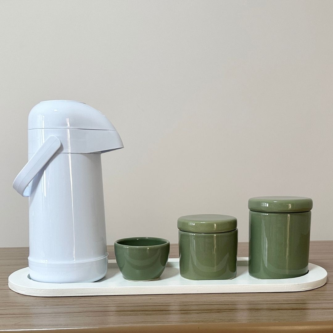 Kit Higiene Porcelana (3 Peças - Verde Oliva) + Bandeja MDF + Garrafa Térmica