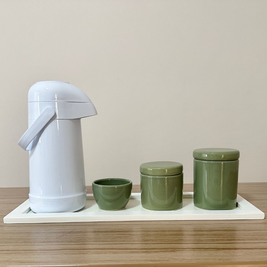 Kit Higiene Porcelana (3 Peças - Verde Oliva) + Bandeja MDF + Garrafa Térmica