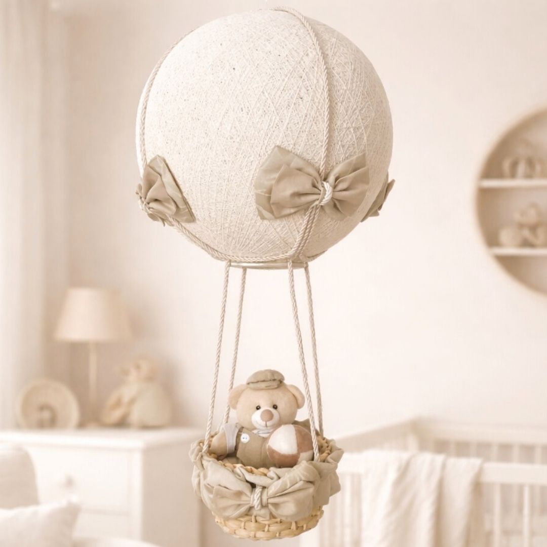 Lustre Balão (Bege / Palha) + Urso Brinquedo (Bege / Palha)