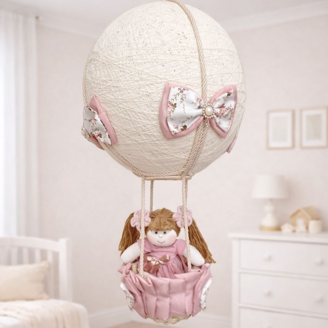 Lustre Balão (Rosé Floral) + Boneca Jardim Encantado (Rosé)